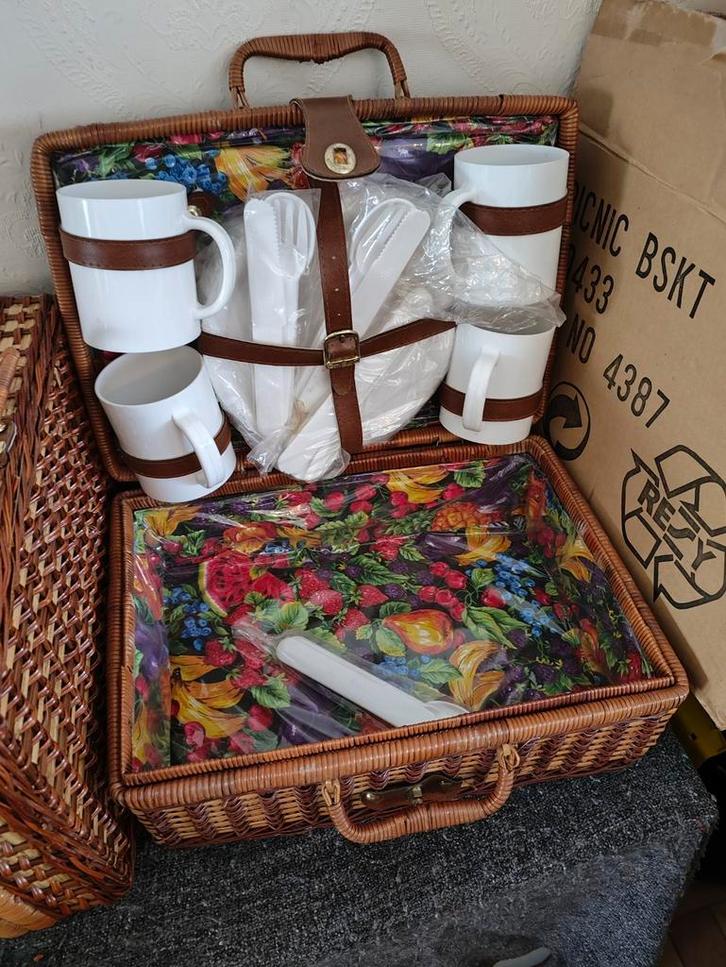Rieten picknickmand 4personen, Hobby en Vrije tijd, Picknickmanden, Nieuw, Ophalen