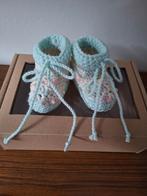 Mintgroen babyslofje met wit katoen mini pompon garen, Enlèvement ou Envoi