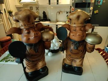 2 houten biggetjes beschikbaar voor biedingen