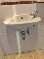 Wastafel wc met kraantje en sifon, Huis en Inrichting, Badkamer | Badkamermeubels, Ophalen, Minder dan 50 cm, Gebruikt, Minder dan 100 cm