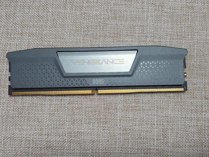 Corsair Vengeance DDR5 1 x 32 Go 6000 CL30, Informatique & Logiciels, Mémoire RAM, Comme neuf, Desktop, 32 GB, DDR5, Envoi