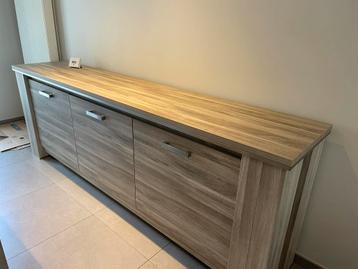 Dressoir in perfecte staat beschikbaar voor biedingen
