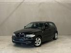 BMW 116i | BENZINE | AIRCO | 5 DEURS, Auto's, BMW, 90 kW, 139 g/km, Zwart, 4 cilinders