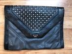 Grote zwarte clutch van Guess, Handtassen en Accessoires, Tassen | Damestassen, Ophalen of Verzenden, Gebruikt, Zwart, Avondtasje