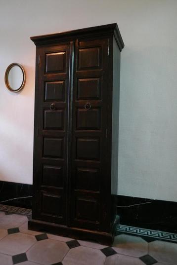 Decoratieve Indische kast beschikbaar voor biedingen
