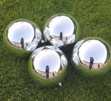 Kerstballen grote decoratieve zilverkleurig 4 stuks.  beschikbaar voor biedingen