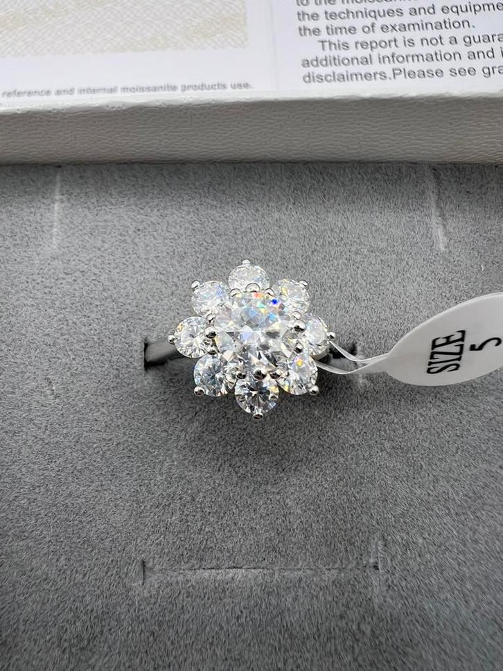 Bague pierre Moissanite, Handtassen en Accessoires, Ringen, Nieuw, Dame, Kleiner dan 17, Zilver, Zilver, Met edelsteen, Ophalen