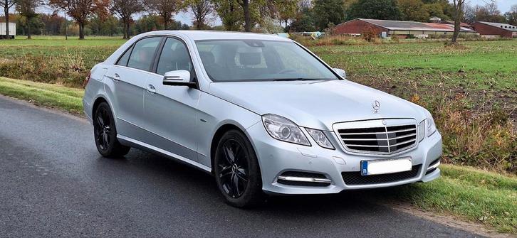 Mercedes E220CDI FULL OPTION, Auto's, Mercedes-Benz, Particulier, E-Klasse, Achteruitrijcamera, Cruise Control, Radio, USB, Diesel