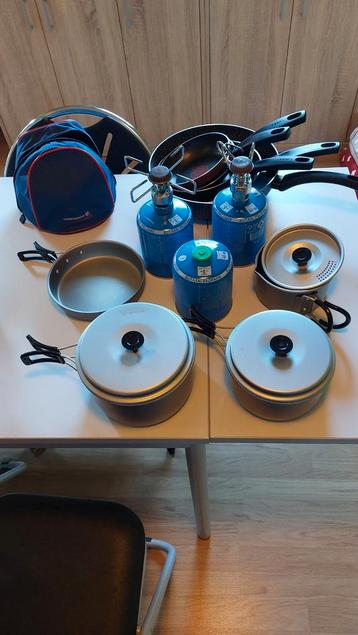 Kampeer kookgerei set 2 branders potten en pannen  beschikbaar voor biedingen