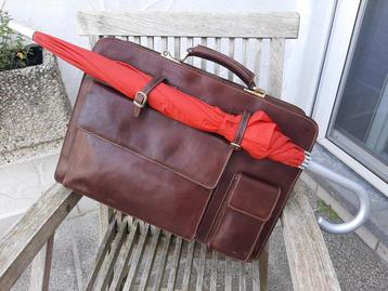 Elegante TONY PEROTTI boekentas in bruinbruin leer  beschikbaar voor biedingen