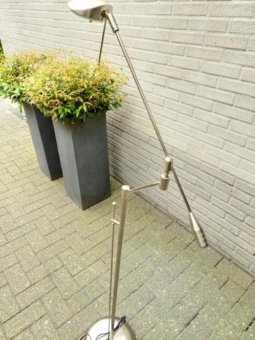 Vloerlamp verstelbaar, RVS. Merk Van der Heg, max 50 W.!, Huis en Inrichting, Lampen | Vloerlampen, Zo goed als nieuw, 100 tot 150 cm