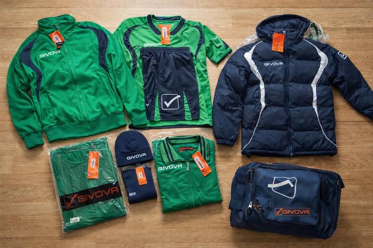 Lot de vêtement de foot neuf pour garcon marque Gigova, Kinderen en Baby's, Kinderkleding | Maat 134, Nieuw, Jongen, Sport- of Zwemkleding
