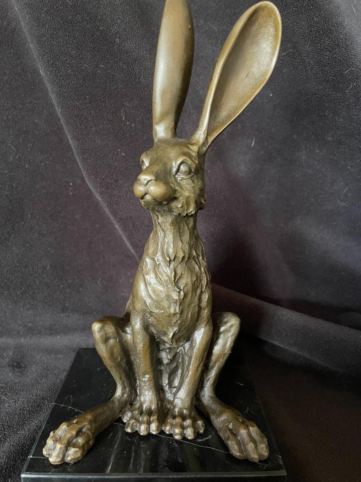 Bronzen zittende haas, Milo. Gedetailleerd zuiver brons, Antiek en Kunst, Kunst | Beelden en Houtsnijwerken, Ophalen of Verzenden