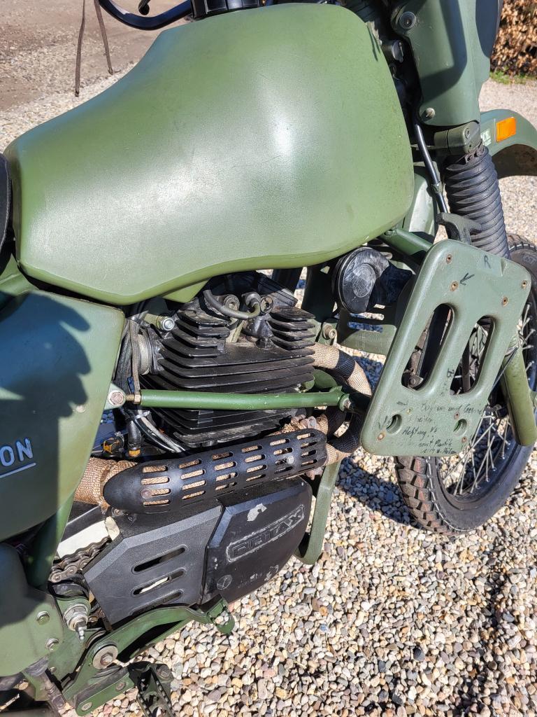 ② Harley Davidson mt350 legermotor armstrong — Motos