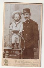 CDV Vader en zoon speelt hoepel  Gendarme Douanebeambte ???, Verzenden, Gebruikt, Overige onderwerpen, Foto
