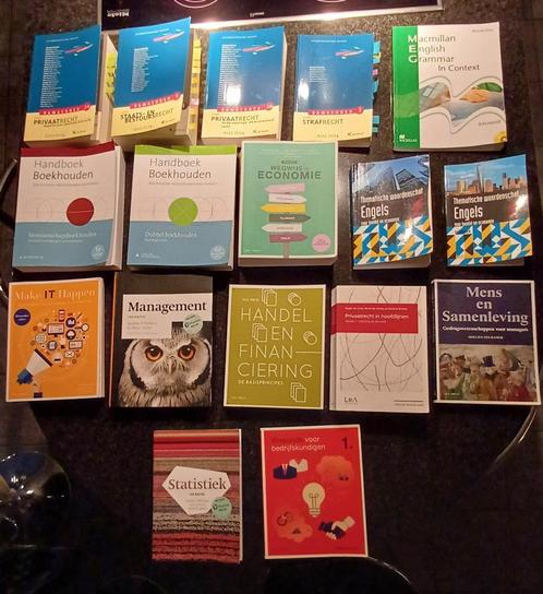 Boeken 1e Bachelor Handelswetenschappen UGent + Codexen, Boeken, Studieboeken en Cursussen, Zo goed als nieuw, Hoger Onderwijs