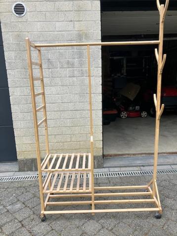 vestiaire rek beschikbaar voor biedingen