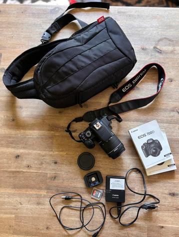Canon Eos 700D avec support, Enlèvement, Comme neuf, Canon