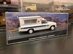 Chevrolet C10 ambulance - James Bond, Hobby en Vrije tijd, Modelauto's | 1:43, Ophalen of Verzenden, Gebruikt, Auto, Universal Hobbies