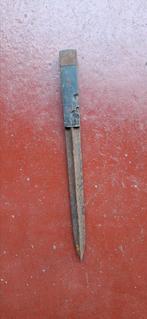 Ouvre lettre style baïonnette, Enlèvement