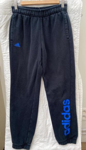 Adidas sportbroek beschikbaar voor biedingen