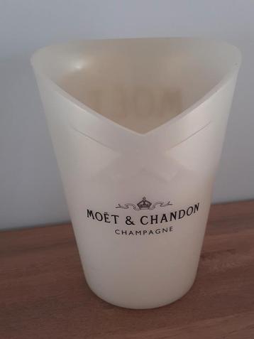 CHAMPAGNE-emmer MOET en CHANDON  beschikbaar voor biedingen