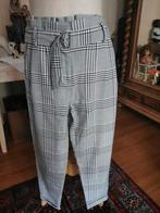 Heel mooie dames broek van Bershka, Kleding | Dames, Ophalen of Verzenden, Zo goed als nieuw, Maat 38/40 (M)