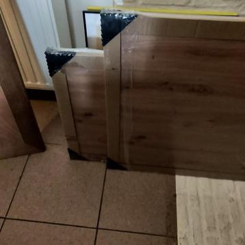Nevele: Keukenwerkbladen-Nieuw-Houtlook-Nog in verpakking beschikbaar voor biedingen