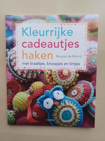 Kleurrijke cadeautjes haken beschikbaar voor biedingen