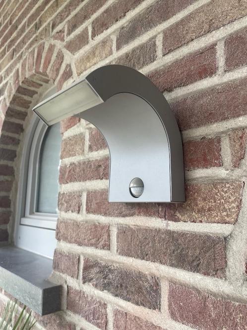 Design buitenlamp 3x LED + sensor Philips nieuw (Zemst), Tuin en Terras, Buitenverlichting, Nieuw, Wandlamp, Aluminium, Minder dan 50 watt
