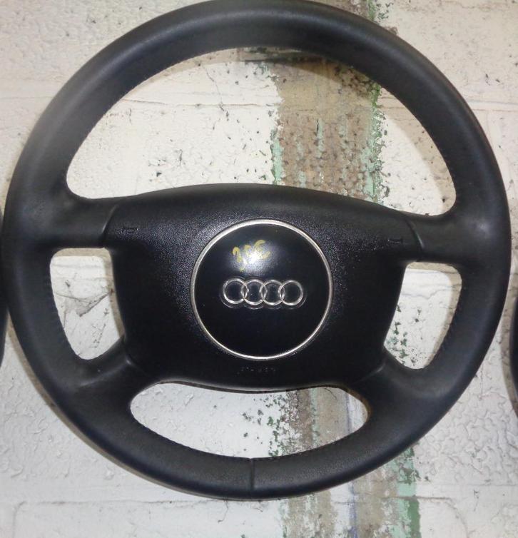 A vendre volant Audi 4 branches, Auto-onderdelen, Interieur en Bekleding, Audi, Gebruikt, Ophalen