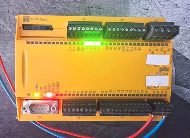 PLC PILZ PNOZ m1p — Veiligheidscontroller, Hobby en Vrije tijd, Elektronica-componenten, Ophalen of Verzenden