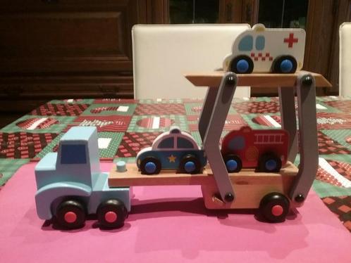 Houten camion met oplegger en 3 auto^s, Kinderen en Baby's, Speelgoed | Houten speelgoed, Gebruikt, Ophalen of Verzenden