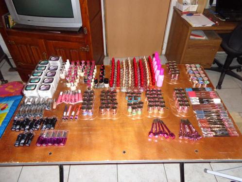 lot de maquillage de 250 pièces, Bijoux, Sacs & Beauté, Beauté | Cosmétiques & Maquillage, Neuf, Maquillage, Tout le visage, Autres couleurs
