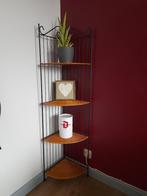 Decoratief hoekrek in riet en ijzer, Huis en Inrichting, Ophalen, Zo goed als nieuw