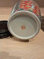 Chinese gestempelde vaas met hout gesneden staander, Ophalen