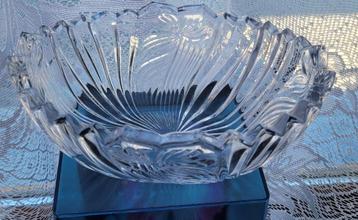 Bonbonniere en verre cristal clair Mikasa de forme ovale, Enlèvement