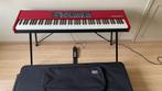 Nord Piano 3 (88) + support + pédale + étui + housse, Musique & Instruments, Pianos, Enlèvement, Comme neuf, Piano