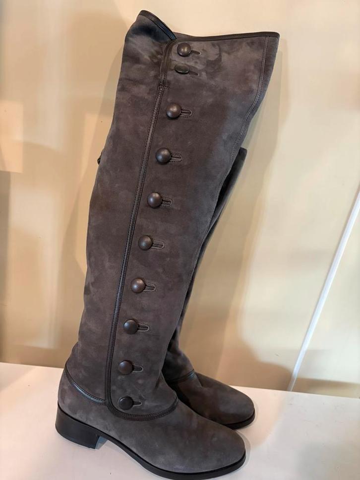 Le Pépé daim overknee boots (39) - NIEUW, Kleding | Dames, Schoenen, Zo goed als nieuw, Bruin, Ophalen of Verzenden