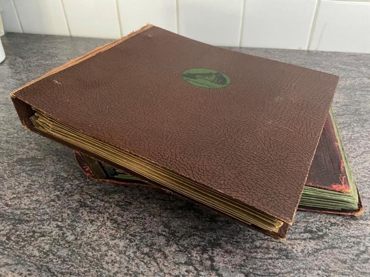 Grammofoonplaten 2 mappen 24 stuks, Antiquités & Art, Curiosités & Brocante, Enlèvement ou Envoi