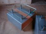 2 design bijzet-of nachttafeltjes op wieltjes :, Huis en Inrichting, Tafels | Bijzettafels, Design glas-chroom, Vierkant, Zo goed als nieuw