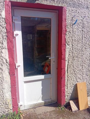 PVC-deur + schietgat + hardware. Buitenkant met dubbele begl beschikbaar voor biedingen