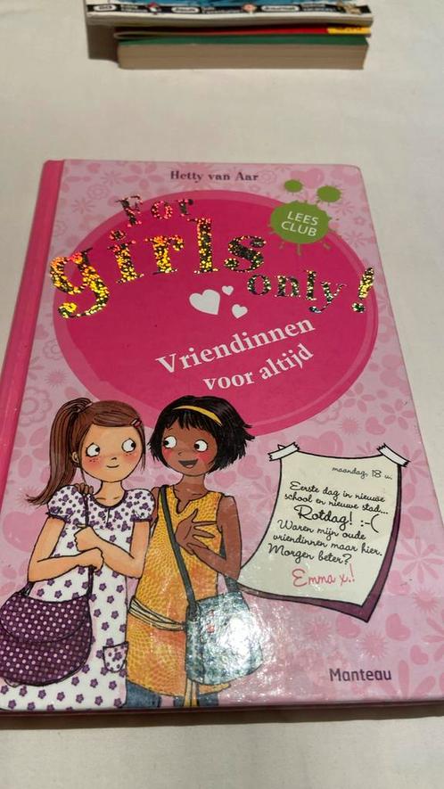 Girlfriends Forever//Pour les filles uniquement, Livres, Livres pour enfants | Jeunesse | 10 à 12 ans, Comme neuf, Fiction, Enlèvement