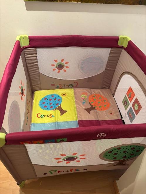 Magnifique Parc bébé PAR63 Cassis 100 x 100 cm, Kinderen en Baby's, Babyparken, Zo goed als nieuw, Vierkant, Boxkleed, Ophalen