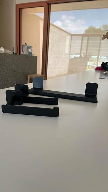 Wc-rol houders en plankje beschikbaar voor biedingen