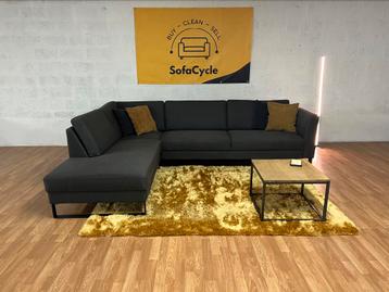 Zwarte Hoekzetel – Strak Modern Design – Perfecte Staat beschikbaar voor biedingen