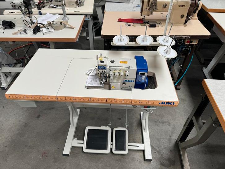 Industriële lockmachine overlock juki mo6814s 4draad nieuw, Hobby en Vrije tijd, Naaimachines en Toebehoren, Nieuw, Lockmachine