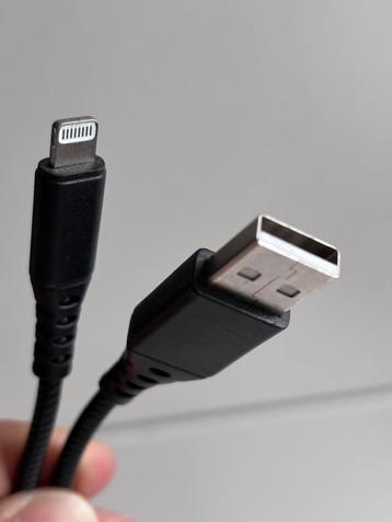 Iphone lader splinternieuw- > 1m lang- sterke kavel beschikbaar voor biedingen