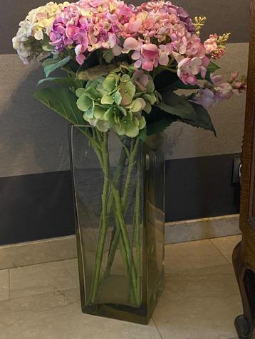 vaas beschikbaar voor biedingen