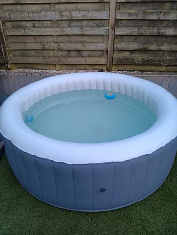 Jacuzzi 6 personen opblaasbaar, Tuin en Terras, Ophalen, Zo goed als nieuw, Grondzeil, Opblaasbaar